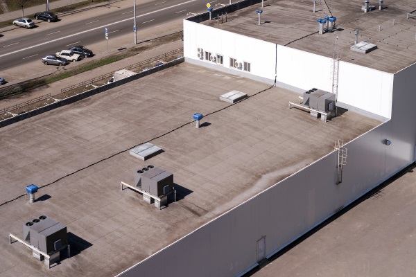 5 Commercial Flat Roof Types For Durability and Lifespan | Cox Roofing Systems